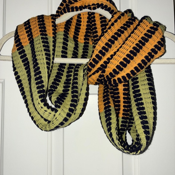 Verloop infinity Striped Knit Scarf in Orange and Green EUC - Picture 4 of 4